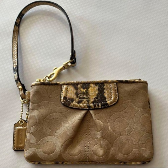 Vintage Coach Wristlet with 🐍 snakeskin trim. - Picture 1 of 12